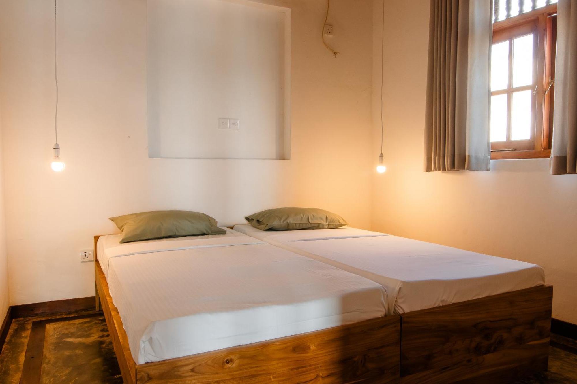Amaroo Hikkaduwa Hotel Room photo